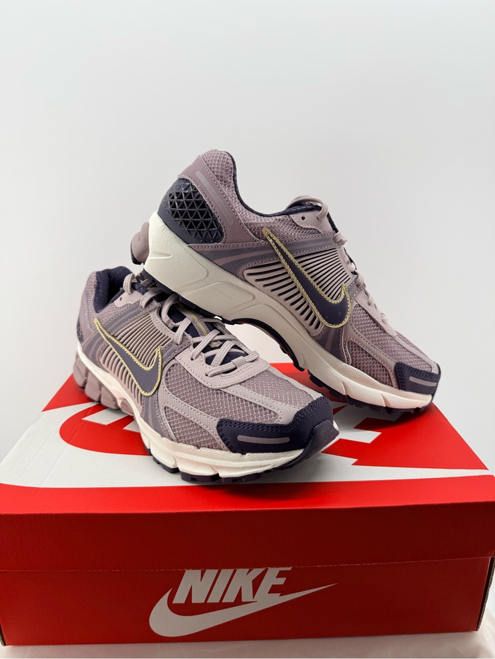 Nike Vomero 5 Platimun Violet size 8.5M/10W